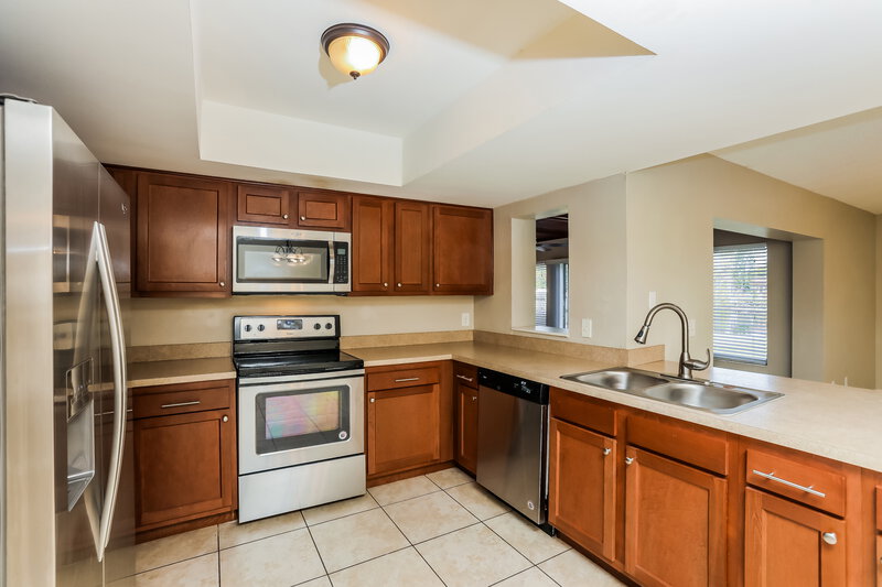 1,910/Mo, 3119 Tcu Blvd Orlando, FL 32817 Kitchen View 2