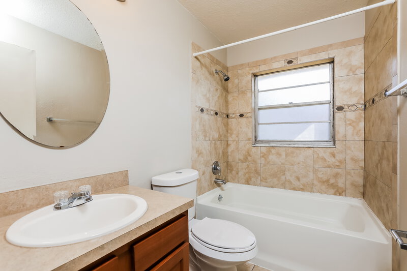 1,910/Mo, 3119 Tcu Blvd Orlando, FL 32817 Bathroom View
