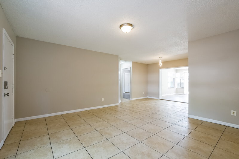 2,560/Mo, 9524 Buxton Ct Orlando, FL 32817 Living Room View 2