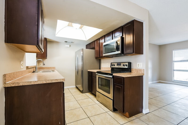 2,560/Mo, 9524 Buxton Ct Orlando, FL 32817 Kitchen View