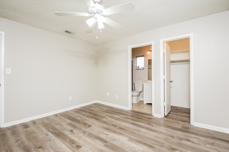 2,610/Mo, 9524 Buxton Ct Orlando, FL 32817 Main Bedroom View 2