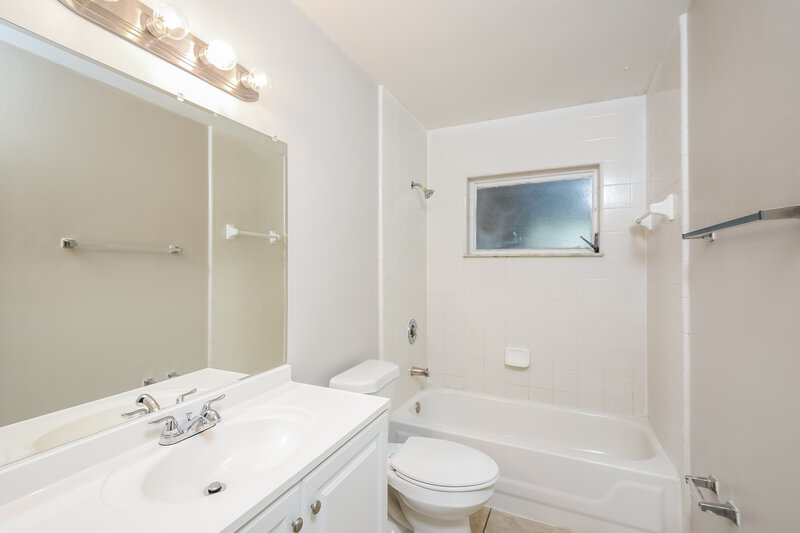 2,610/Mo, 9524 Buxton Ct Orlando, FL 32817 Bathroom View