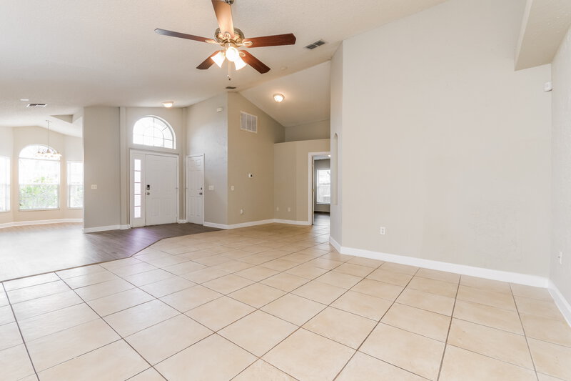 1,785/Mo, 3315 Huntwicke Blvd Davenport, FL 33837 Living Room View 3