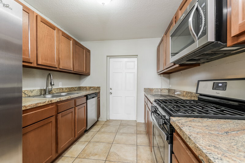 1,785/Mo, 3315 Huntwicke Blvd Davenport, FL 33837 Kitchen View
