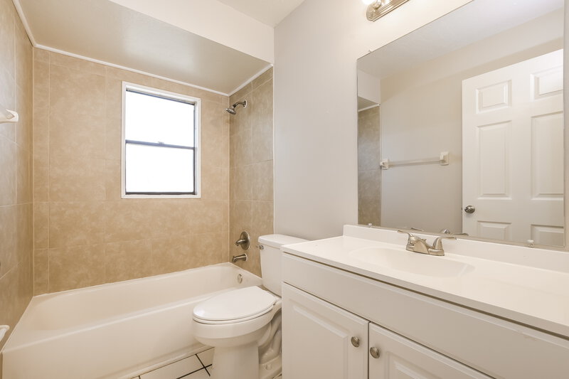 2,390/Mo, 338 Hearth Ln Casselberry, FL 32707 Bathroom View