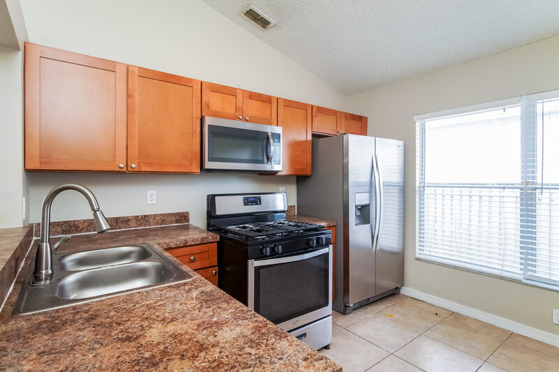 2,630/Mo, 3744 Dartford Dr Davenport, FL 33837 Kitchen View