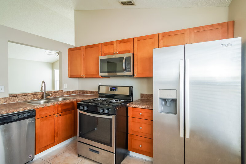 2,630/Mo, 3744 Dartford Dr Davenport, FL 33837 Kitchen View 2