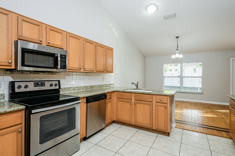 2,655/Mo, 1230 Stationside Dr Oakland, FL 34787 Kitchen View 2