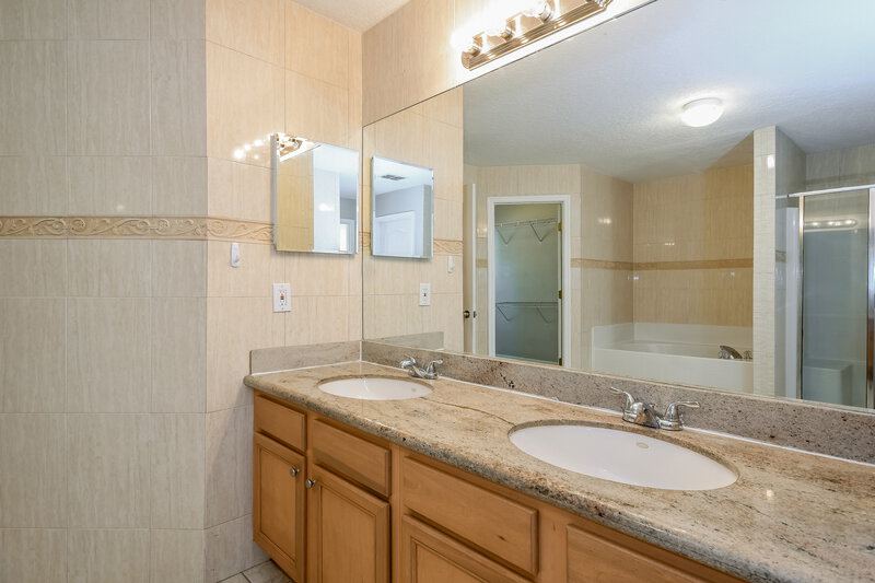 2,655/Mo, 1230 Stationside Dr Oakland, FL 34787 Main Bathroom View