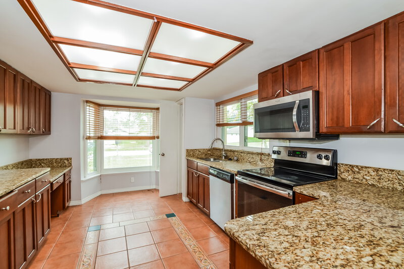 2,230/Mo, 8612 Villa Nova St Orlando, FL 32817 Kitchen View