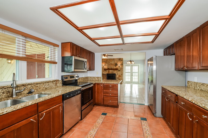 2,230/Mo, 8612 Villa Nova St Orlando, FL 32817 Kitchen View 2