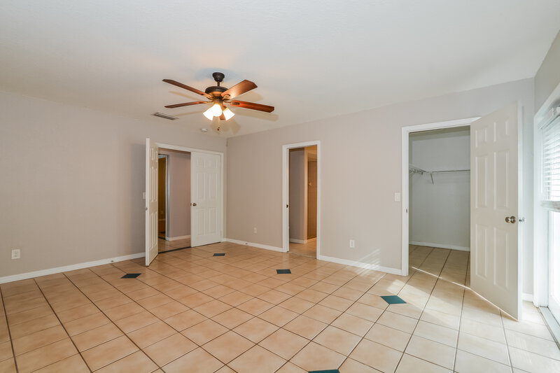 2,230/Mo, 8612 Villa Nova St Orlando, FL 32817 Main Bedroom View 2