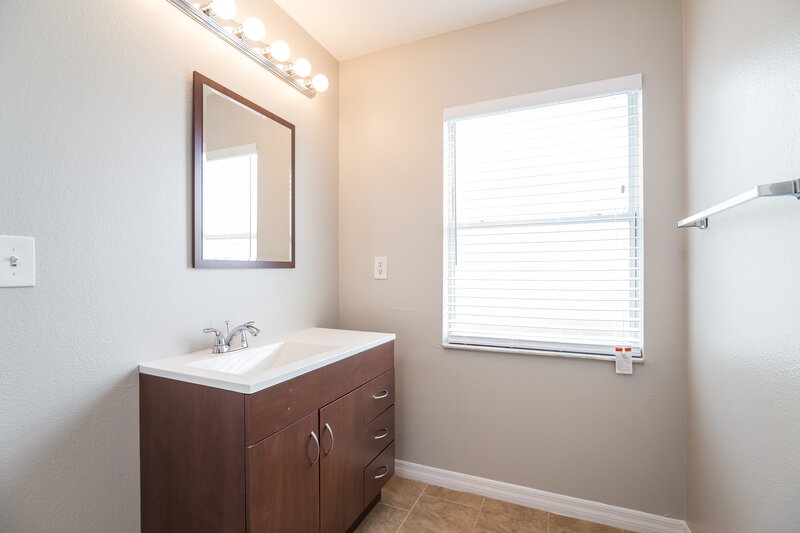 2,085/Mo, 13132 Baneberry Ct Clermont, FL 34711 Bathroom View 2