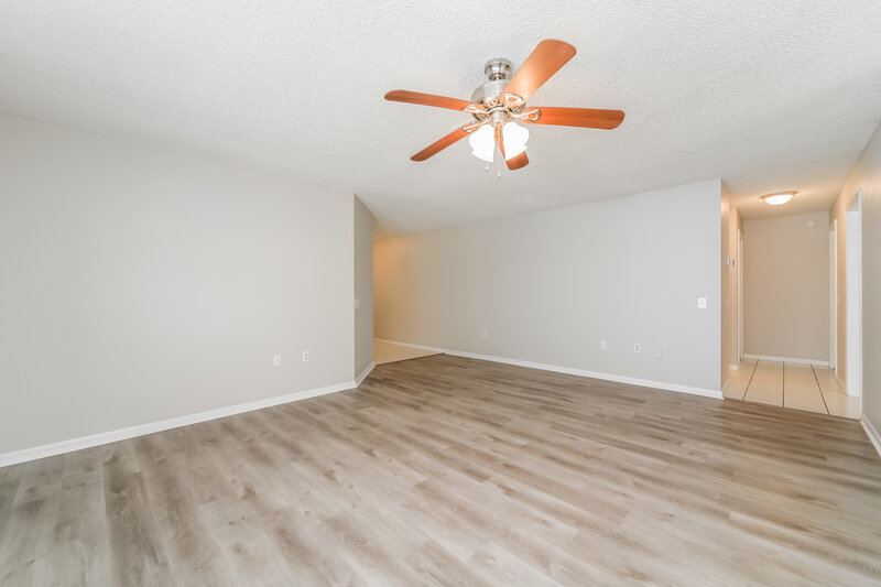 1,835/Mo, 411 Greenfield Rd Winter Haven, FL 33884 Living Room View 2