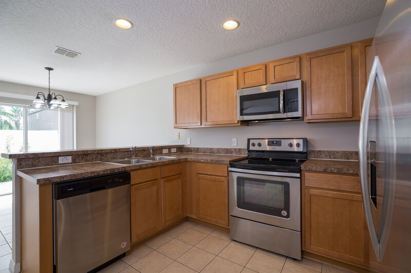 2,715/Mo, 1725 Portcastle Cir Winter Garden, FL 34787 Kitchen View 2