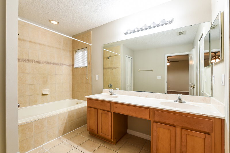 2,430/Mo, 1725 Portcastle Cir Winter Garden, FL 34787 Main Bathroom View