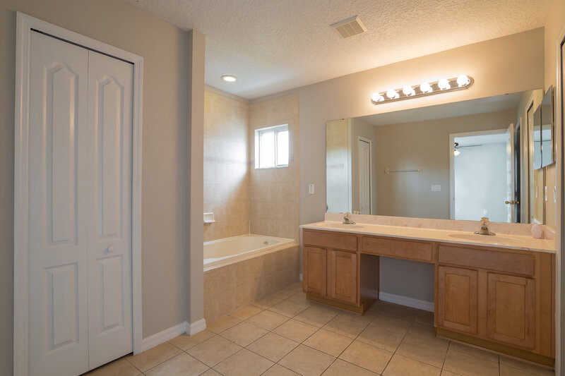 2,715/Mo, 1725 Portcastle Cir Winter Garden, FL 34787 Master Bathroom View