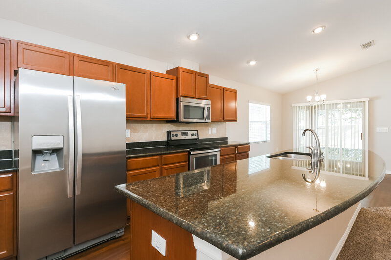 2,870/Mo, 4736 Summerfield Cir Winter Haven, FL 33881 Kitchen View