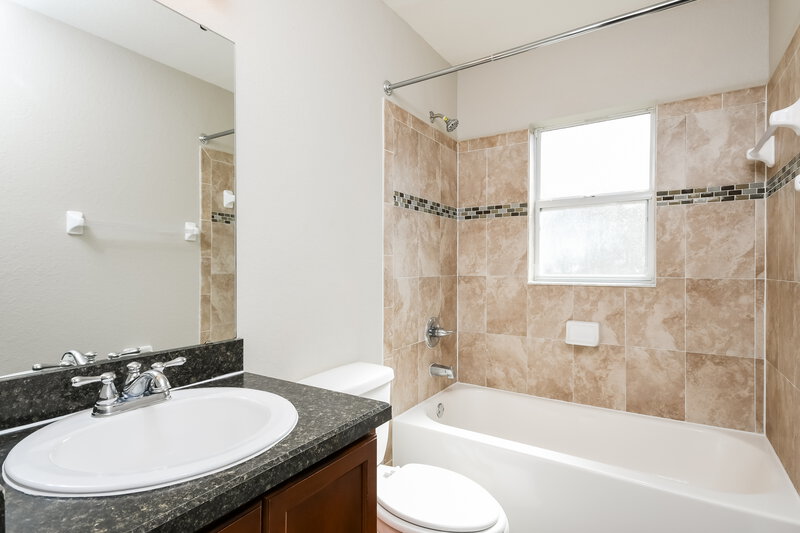 2,870/Mo, 4736 Summerfield Cir Winter Haven, FL 33881 Bathroom View