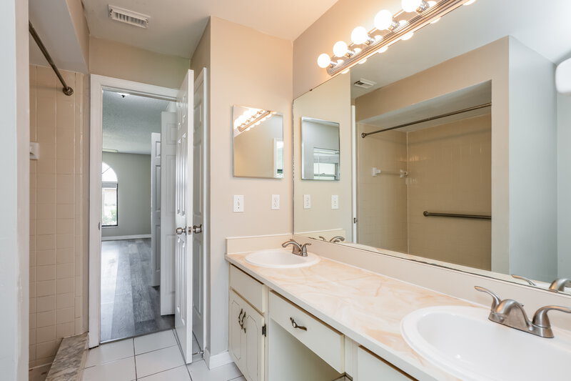 2,280/Mo, 2629 Saffron Dr Orlando, FL 32837 Misc View 12