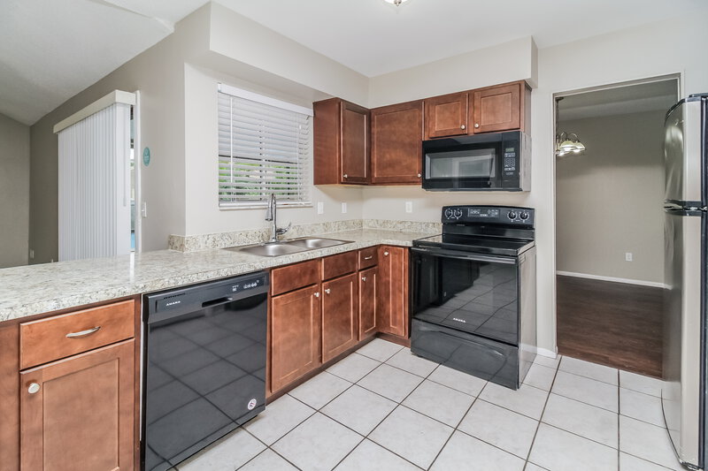2,455/Mo, 235 S Shadow Bay Dr Orlando, FL 32825 Kitchen View