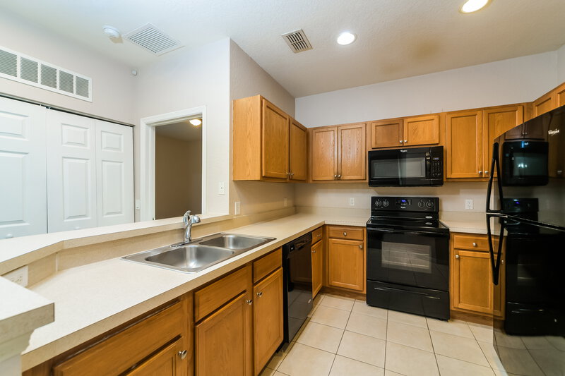 0/Mo, 2586 Grand Central Pkwy Apt 9 Orlando, FL 32839 Misc View 5