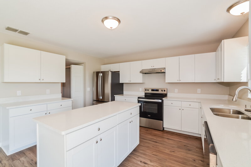 3,100/Mo, 405 Fish Hawk Dr Winter Haven, FL 33884 Kitchen View 2