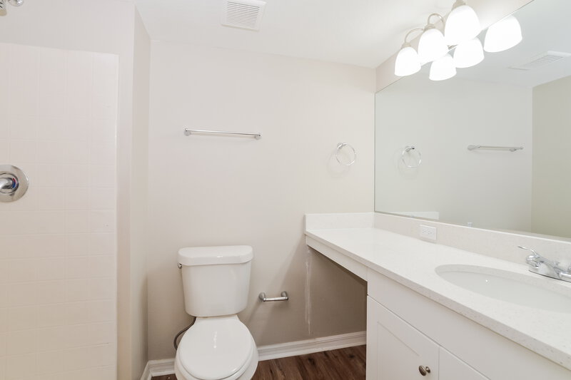 3,100/Mo, 405 Fish Hawk Dr Winter Haven, FL 33884 Bathroom View