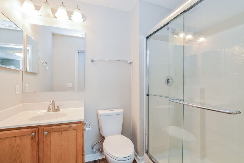 3,100/Mo, 405 Fish Hawk Dr Winter Haven, FL 33884 Bathroom View 3