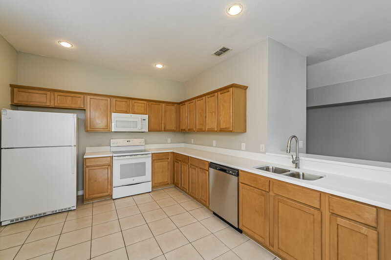 2,240/Mo, 4004 Pemberly Pines Cir Saint Cloud, FL 34769 Kitchen View