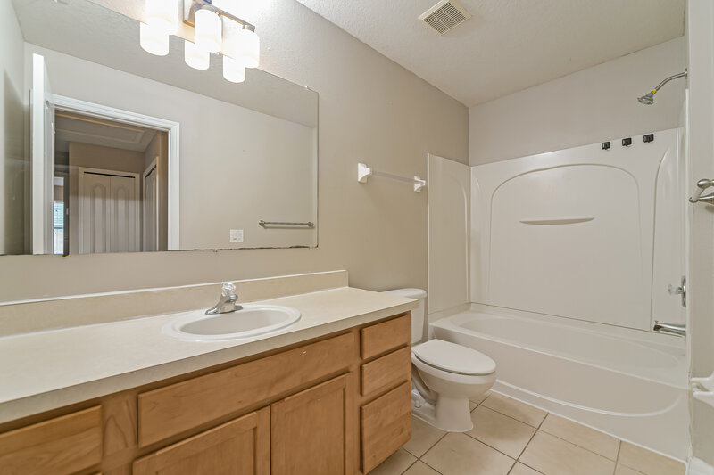 2,240/Mo, 4004 Pemberly Pines Cir Saint Cloud, FL 34769 Bathroom View