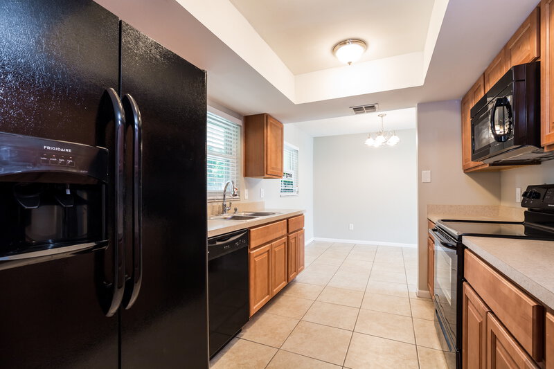 2,760/Mo, 6321 Baronette Dr Orlando, FL 32818 Kitchenlarge View