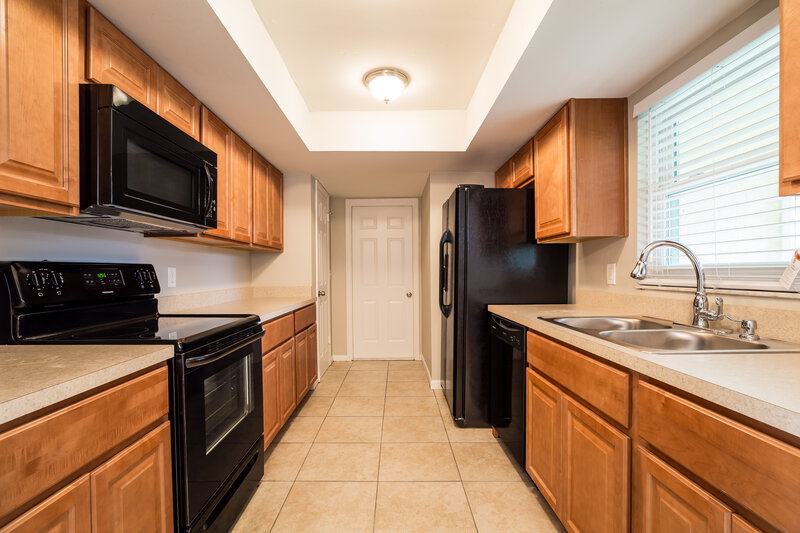 2,760/Mo, 6321 Baronette Dr Orlando, FL 32818 Kitchenlarge View 2