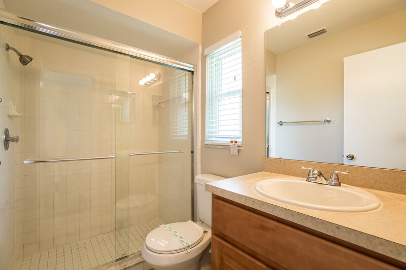 2,760/Mo, 6321 Baronette Dr Orlando, FL 32818 Master Bathroomlarge View