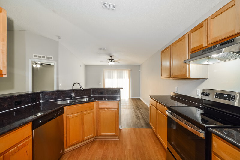 2,300/Mo, 1268 Welch Ridge Ter Apopka, FL 32712 Kitchen View 2