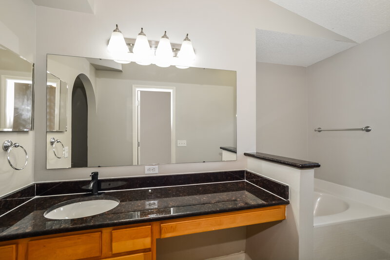 2,300/Mo, 1268 Welch Ridge Ter Apopka, FL 32712 Main Bathroom View