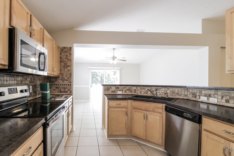 2,480/Mo, 2959 Elbib Dr Saint Cloud, FL 34772 Kitchen View