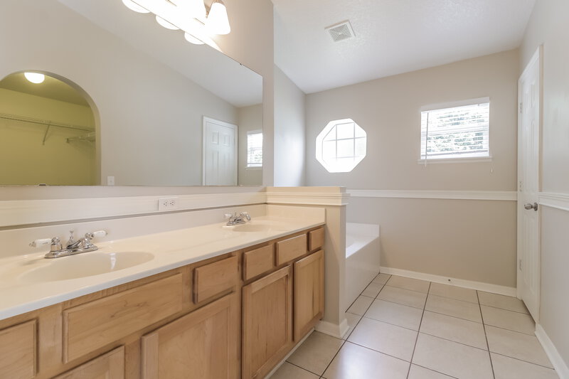 2,480/Mo, 2959 Elbib Dr Saint Cloud, FL 34772 Master Bathroom View
