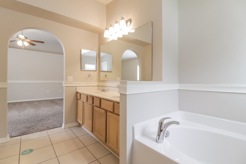 2,480/Mo, 2959 Elbib Dr Saint Cloud, FL 34772 Master Bathroom View 2
