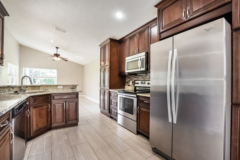 2,025/Mo, 2714 Cahill Way Lake Mary, FL 32746 Kitchen View