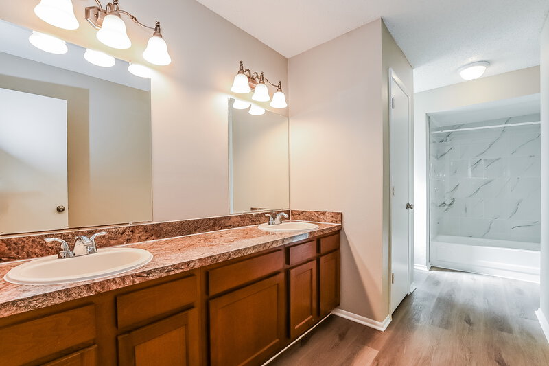 2,290/Mo, 1012 Hornbeam St Oviedo, FL 32765 Main Bathroom View