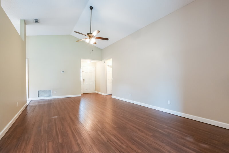 2,130/Mo, 13846 Ginger Creek Blvd Orlando, FL 32826 Living Room View 2