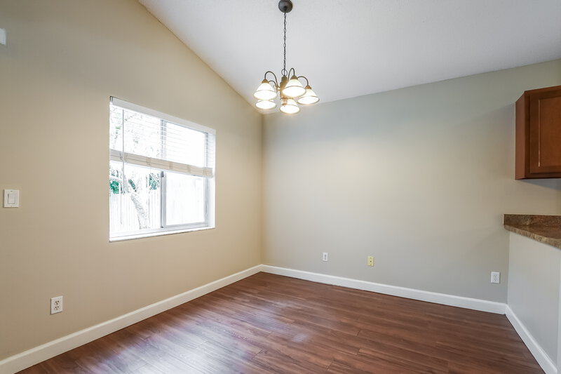 2,130/Mo, 13846 Ginger Creek Blvd Orlando, FL 32826 Dining Room View