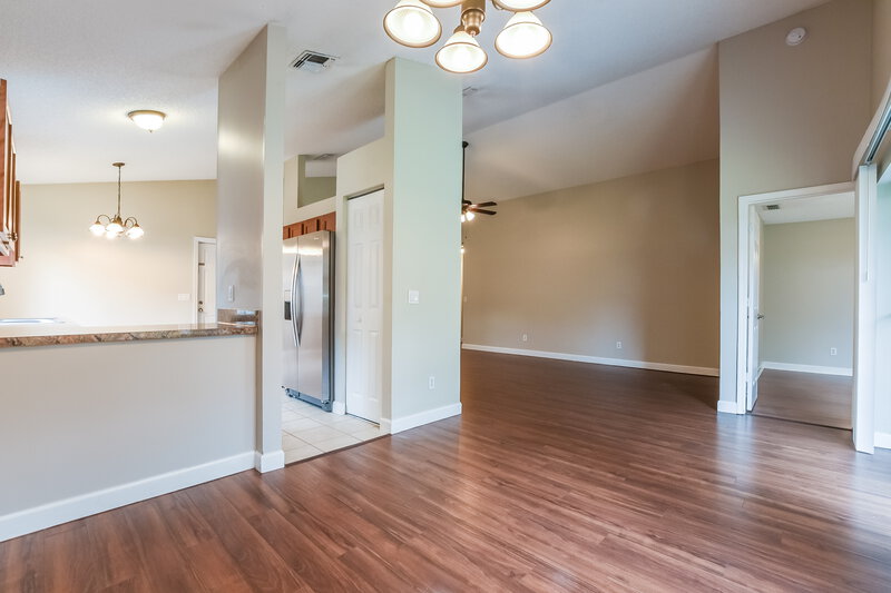 2,130/Mo, 13846 Ginger Creek Blvd Orlando, FL 32826 Dining Room View 2