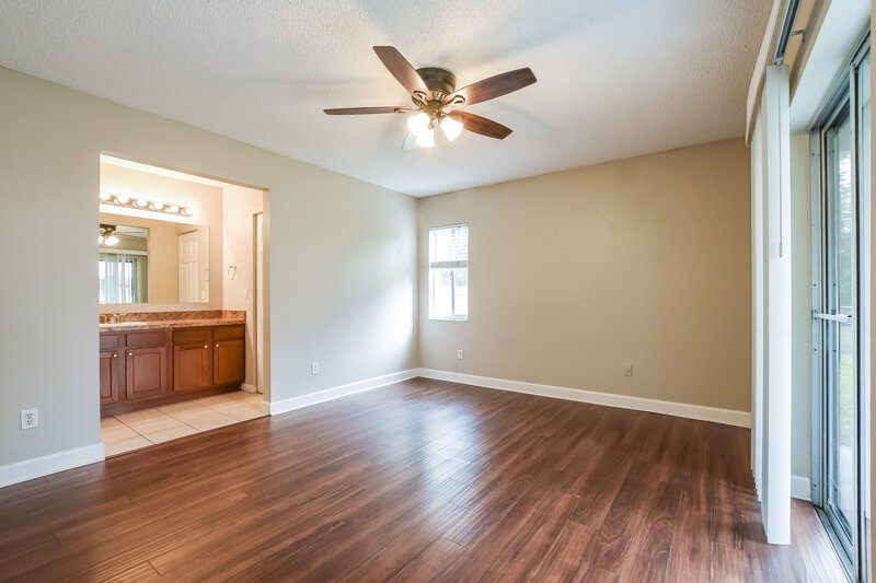 2,130/Mo, 13846 Ginger Creek Blvd Orlando, FL 32826 Main Bedroom View