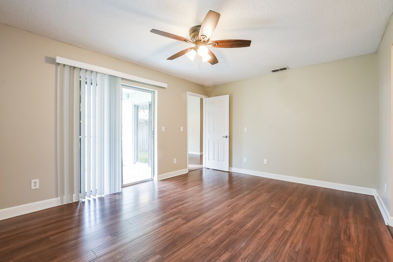 2,130/Mo, 13846 Ginger Creek Blvd Orlando, FL 32826 Main Bedroom View 2