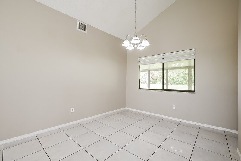 2,300/Mo, 825 Virginia Woods Ln Orlando, FL 32824 Dining Room View
