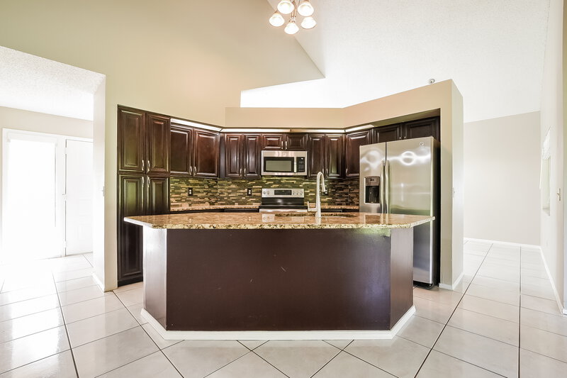 2,300/Mo, 825 Virginia Woods Ln Orlando, FL 32824 Kitchen View