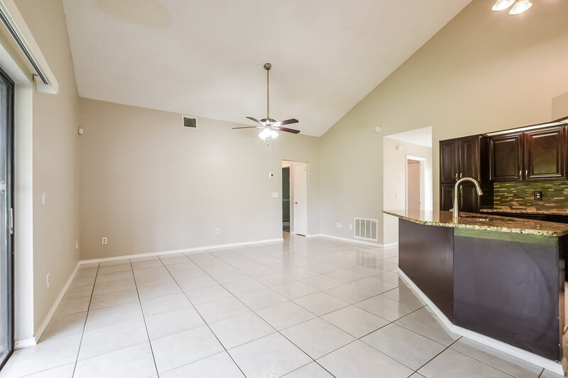 2,300/Mo, 825 Virginia Woods Ln Orlando, FL 32824 Family Room View
