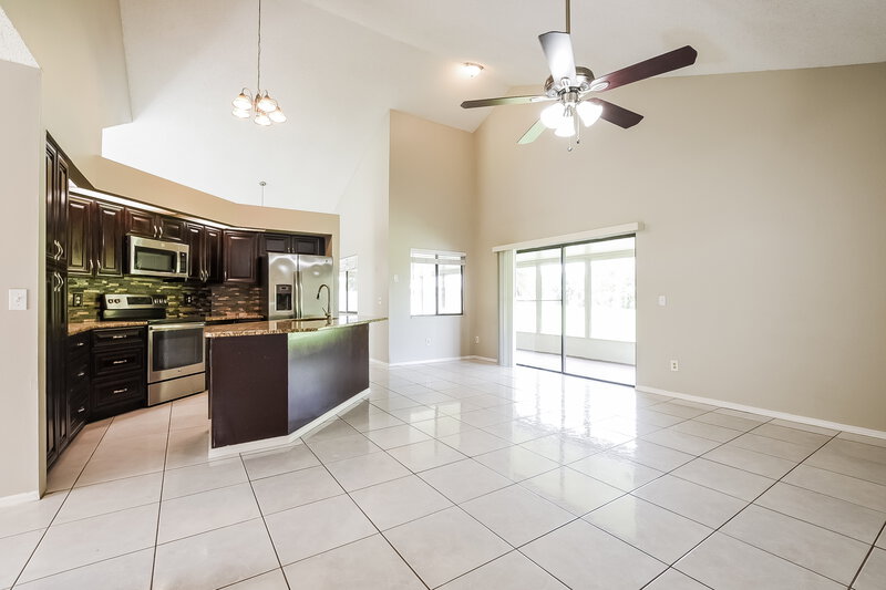 2,300/Mo, 825 Virginia Woods Ln Orlando, FL 32824 Family Room View 2